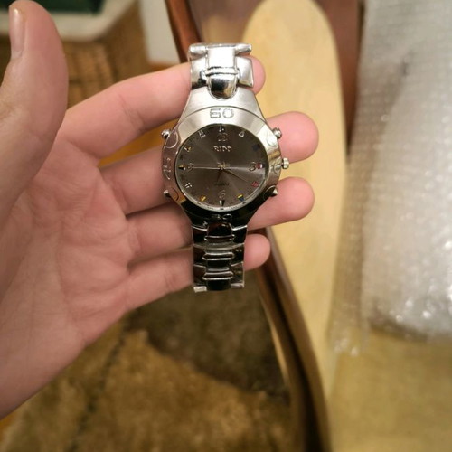 Men's watch needs battery