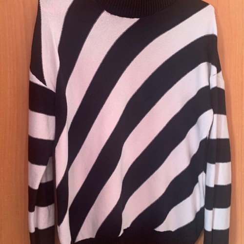 Turtleneck knitted sweater like new, size L-XL, black and white