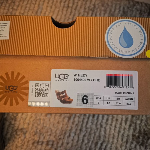 Ugg Australia wedges size 37 like new, suede tan