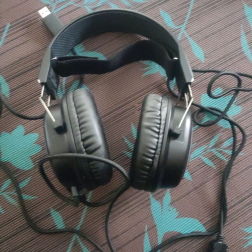 Gaming headphones new, unused without box
