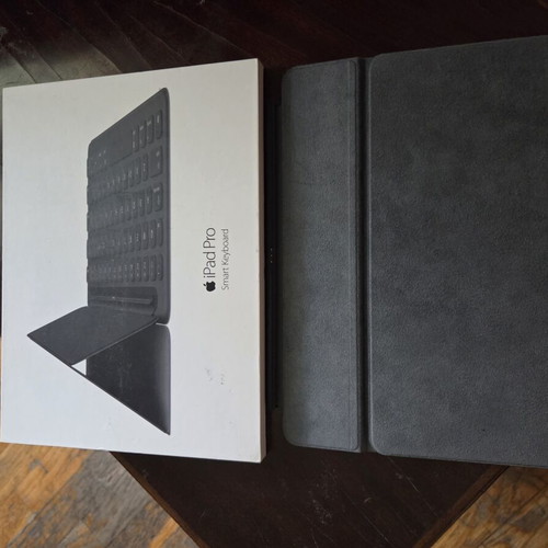 Apple iPad Pro Smart Keyboard like new