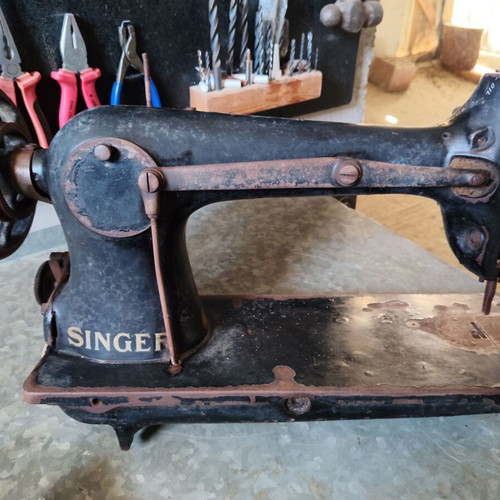 Singer sewing machine, non-functional, 1951