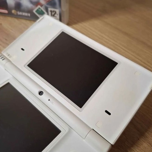 Nintendo DSi White like new with case and charger