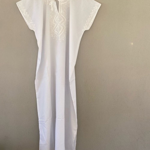 White handmade cotton kaftan L/XL like new with boho embroidery