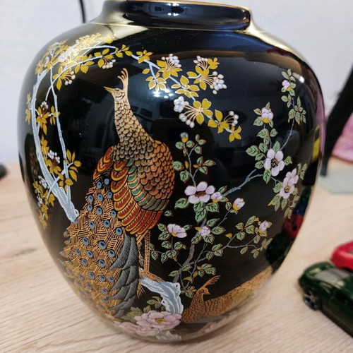 Porcelaine vintage vase made in Japan in like new condition