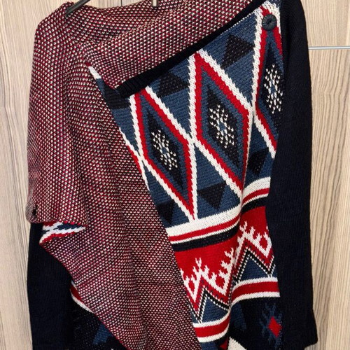 Women's clothing set like new, cardigan, turtleneck, pants in blue and red