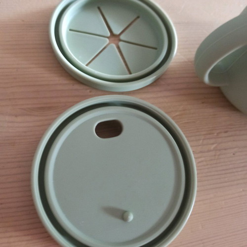 Silicone baby cup new with two lids