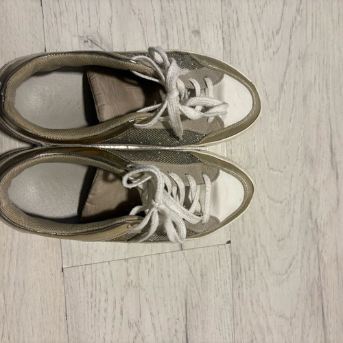 Rococo women's sneaker in good condition, size 39, white and gold