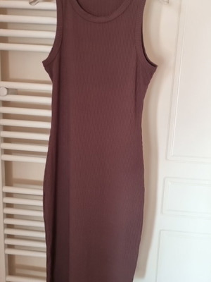 Αμάνικο μίντι φόρεμα Shein καφέ σαν καινούργιο, μέγεθος medium