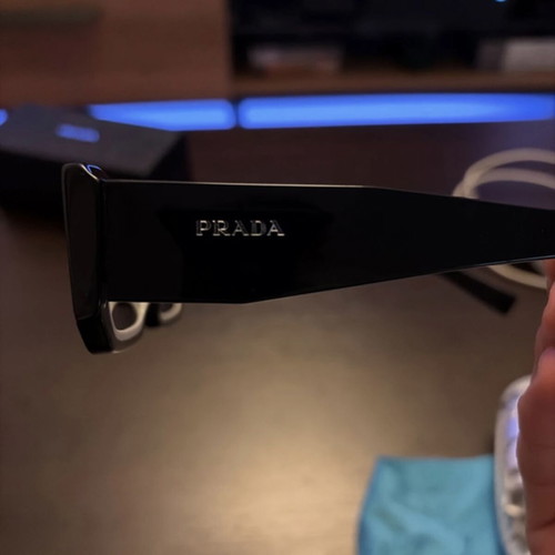 Prada sunglasses like new, black
