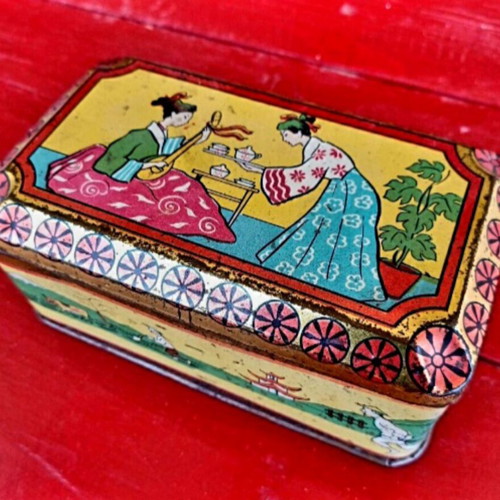 Vintage tea tin used from the 1960s