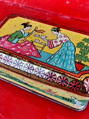 Vintage tea tin used from the 1960s