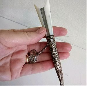 Κρητικό μαχαίρι με πλαστική λαβή και σκαλιστή θήκη