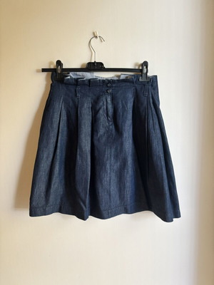 Sisley skirt medium size like new