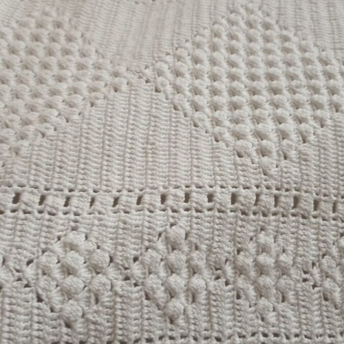 Knitted handmade blanket like new, width 2 meters, length 2.20