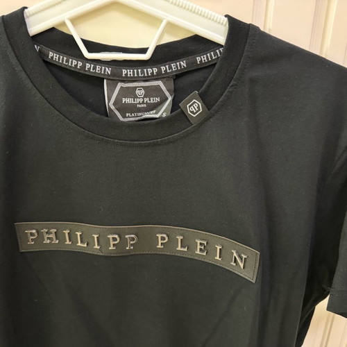 Black women's t-shirt size S used