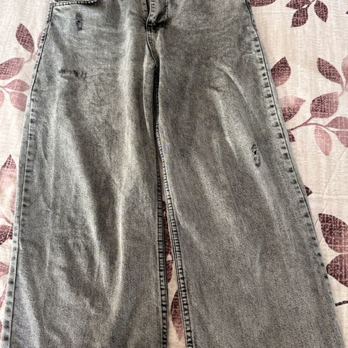 Women's jeans like new, gray with distressed look