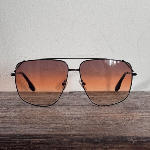Victoria Beckham VB229S 001 Polarized Sunglasses like new, black