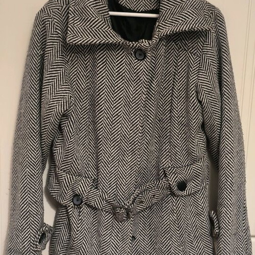 A-Style short coat black and white like new, size XL