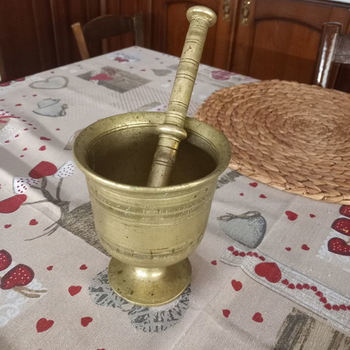 Bronze old mortar used