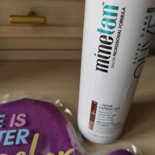 Self tanning set new with applicator mitt for perfect application