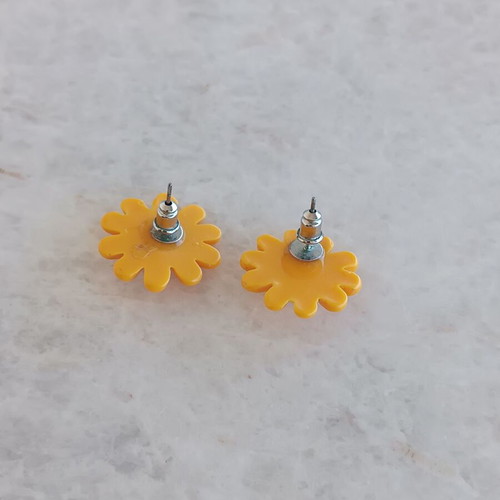 Plastic earrings like new, lightweight, with box now