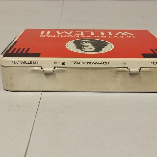 Willem II metal cigar case used, vintage collectible