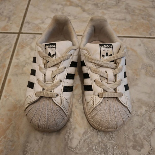 Superstar adidas kids shoes used size 24
