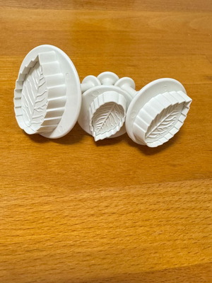 Leaf Stamp Cookie Cutters Set of 3 like new