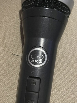AKG D5 dynamic microphone with accessories