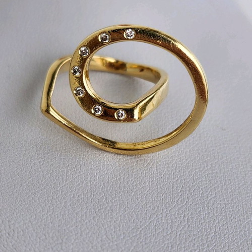 Gold 18K ring used with 7 small diamonds size 54