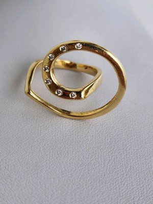 Gold 18K ring used with 7 small diamonds size 54
