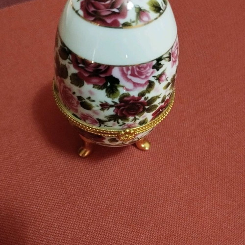 Limoges porcelain egg like new