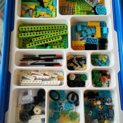 Lego WeDo 2.0 robotics kit with laptop like new