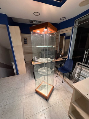 Illuminated Glass Showcase 360 Used With Rotating Mechanism