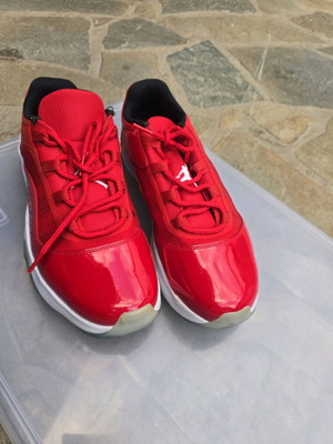 Nike Air Jordan 11 CMFT Low red like new, size 43