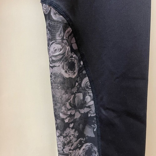 Bloch 3/4 dance leggings black used with printed details small