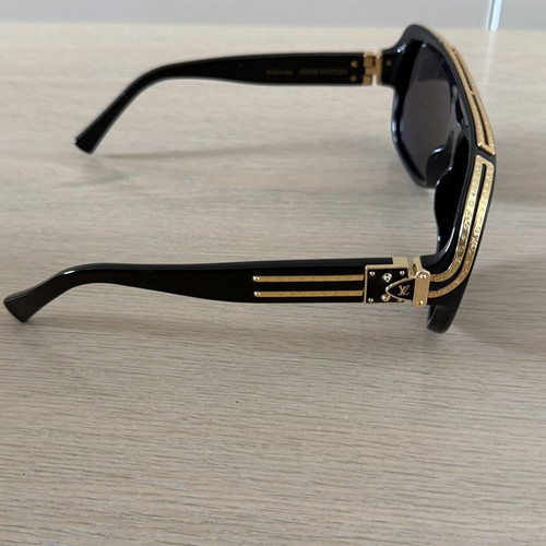 Louis Vuitton Millionaire sunglasses, black