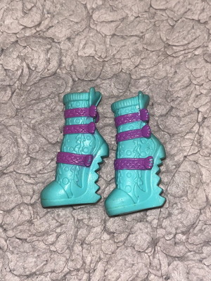 Monster High Ghoul Spirit Venus McFlytrap shoes and shirt used