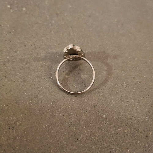 Ring with green iridescent stone new