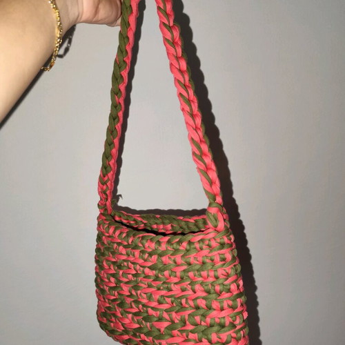 Crochet shoulder bag new made of mako yarn