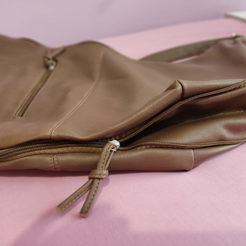 Hobo shoulder bag like new, brown olive color, 32cm height, 55cm length
