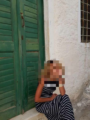 Μακρύ φόρεμα με ανοιχτή πλάτη και σούρα στους γοφούς Small καινούργιο