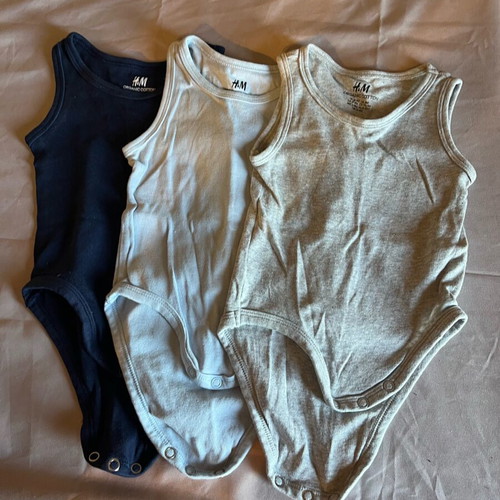 Baby bodysuits set of 3, like new, 2-4 months