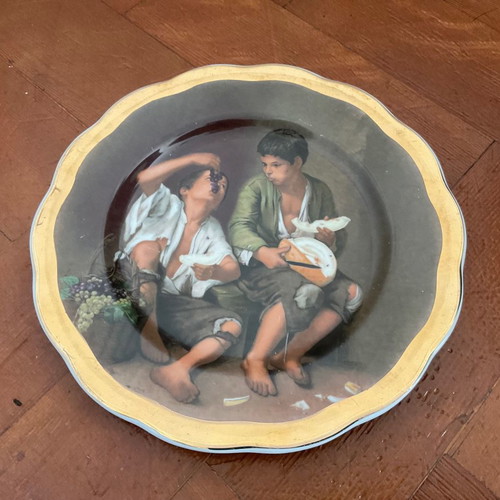 Collectible plate Murillo the beggar boys with minor scratches on gold