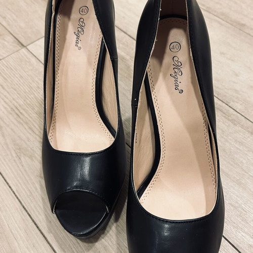 Megias women's elegant high heel shoes black leather like new size 40