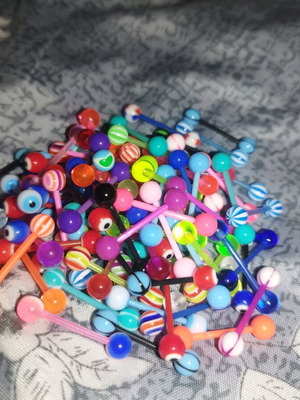 Acrylic tongue earrings new, pack of 92, colorful