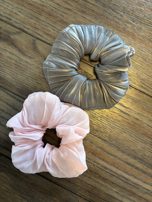 Zara scrunchies like new, set of 2, pink and gray