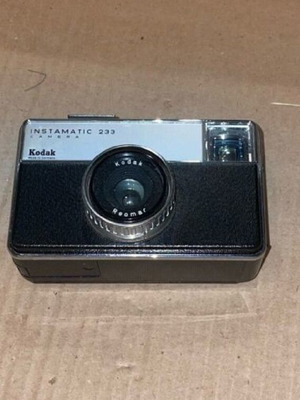 Kodak Instamatic 233 126 film camera like new with leather case
