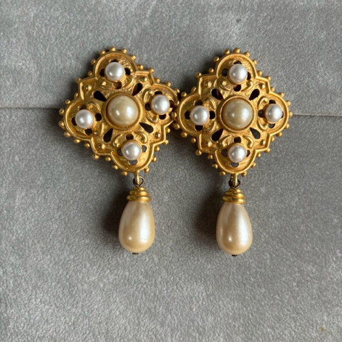 Vintage earrings with faux pearls used, gold color